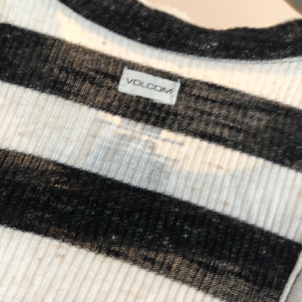 Volcom Mock Neck Tank - Picture 3 of 4